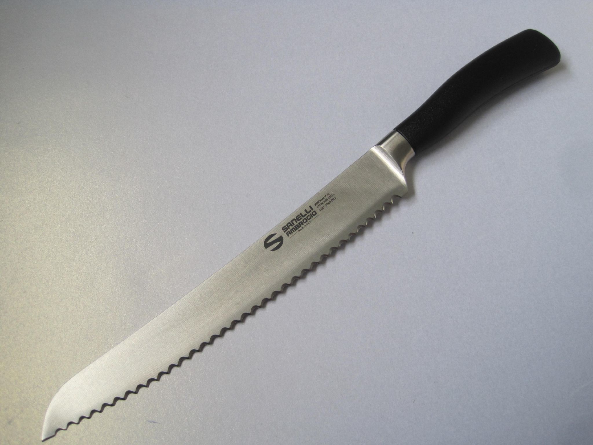 Bread Knife 22cm, 9 inches, Serrated Edge From The Master Range By Sanelli Ambrogio