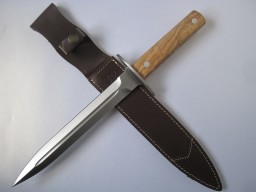 113l-cudeman-hunting-dagger-with-olive-wood-handle-24-p.jpg